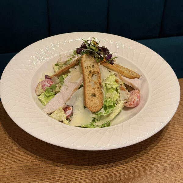 Cesar salad with chicken