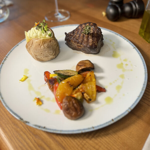 Beef tenderloin with grilled vegetables & baked potato
