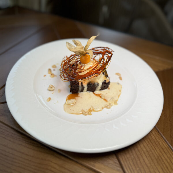 Chocolate brownie with vanilla ice cream